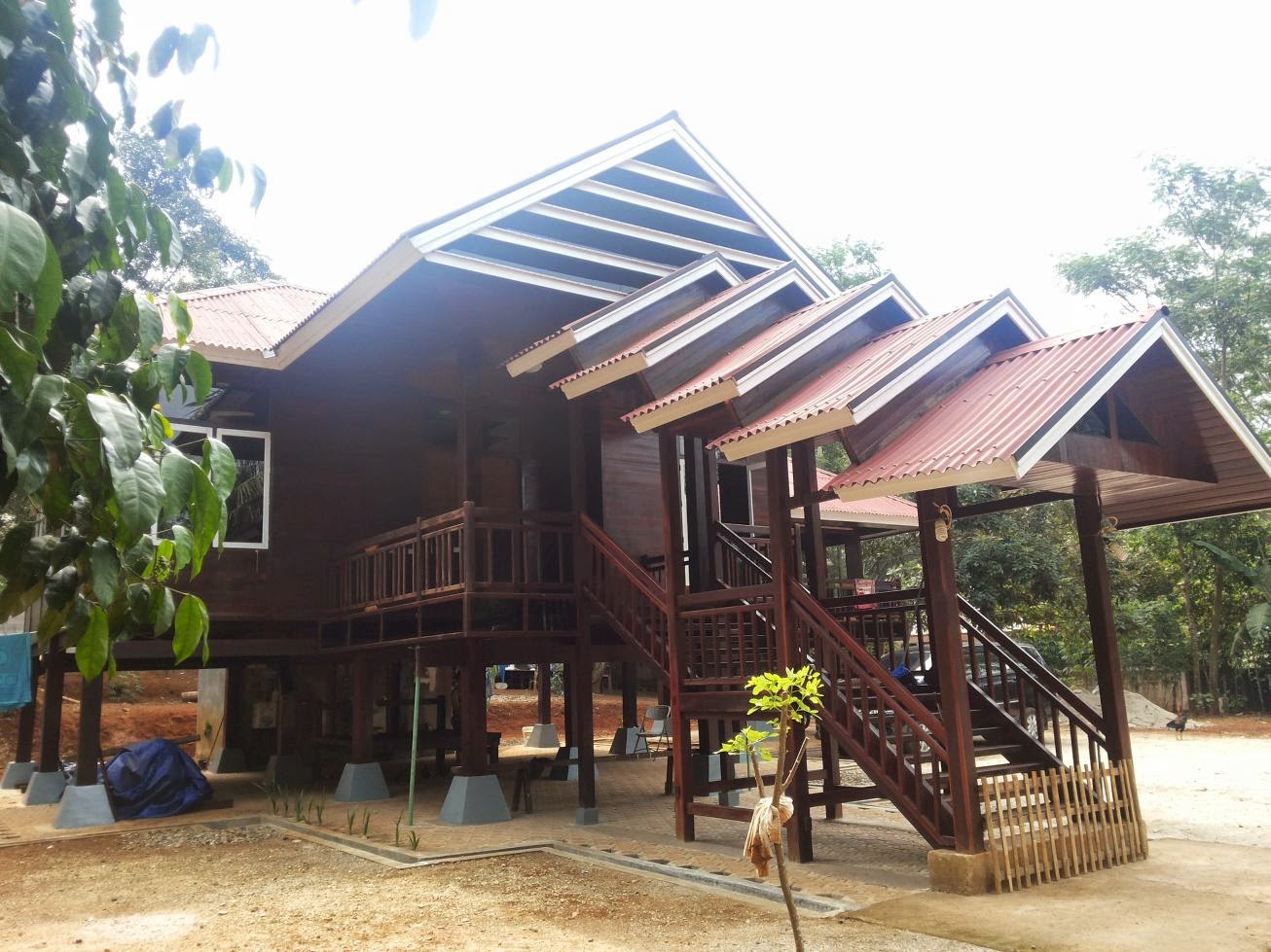 Konstruksi Rumah Rumah Kayu  knock down wooden house 